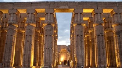 استعدادًا للموسم السياحي.. محافظ الأقصر يتفقد مشروعات مدينة القرنة  