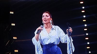 وعكة صحية وحضور والدتها.. أبرز لقطات أصالة في حفلها أمس بالعلمين