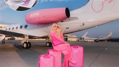 تصميمها استغرق عامًا.. زوج باريس هيلتون يهديها هذه الطائرة الخيالية