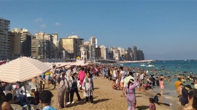 شواطئ الإسكندرية كاملة العدد بعد انتهاء ماراثون الشيوخ 