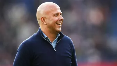 سلوت يكشف خططه لتعويض غياب صلاح في كأس الأمم الأفريقية