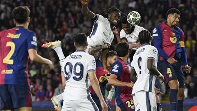 عقوبات قاسية على برشلونة.. إيقاف فليك وغرامات على اللاعبين والنادي