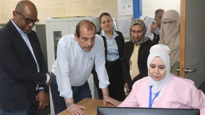 نائب وزير الصحة يتفقد منشآت الهيئة العامة للرعاية بمحافظة السويس