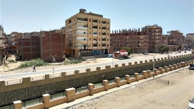 أهالي السويس يطالبون برصف طريق الترعة لربط الأحياء والقرى الحيوية