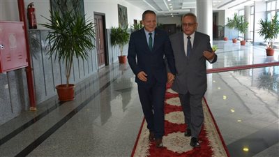 رئيس جامعة دمياط يستقبل مدير مكتبة الإسكندرية لبحث تعزيز التعاون الثقافي