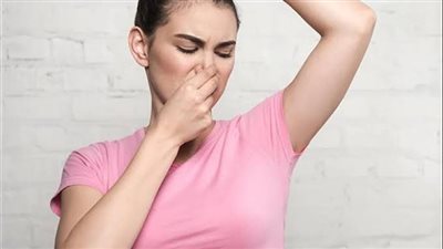 كيف تخبر شخص أن رائحته كريهة؟ طرق ذكية لتجنب الإحراج
