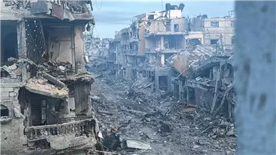 سياسي: نتنياهو يناور لتجنب اتهامات المجاعة في غزة ويواجه أزمة داخلية متصاعدة 