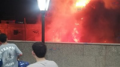 مصدر بالمترو: حريق شبرا الخيمة بعيد عن المحطة ولم يؤثر على حركة القطارات| خاص