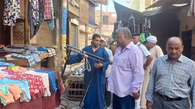 رفع تراكمات القمامة وإزالة التعديات في ميدان النوبة بمدينة قوص |صور