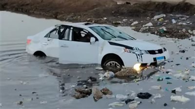 سقوط سيارة في مياه ملاحة مدينة بورفؤاد بمحافظة ببورسعيد