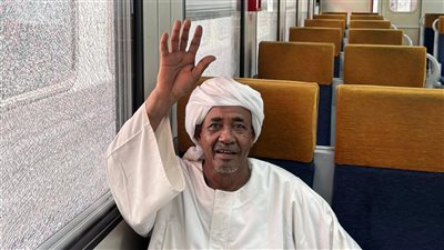 عودة السودانيين من مصر عبر القطار الرابع.. مشاهد وداع إنسانية في محطة رمسيس