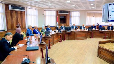 قبل بدء الدراسة.. وزير التعليم يوجه بتسليم الكتاب المدرسي فورًا 