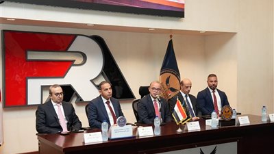 رئيس الرقابة المالية يلتقي قيادات وأعضاء الهيئة عقب قرار الرئيس بالتجديد له 