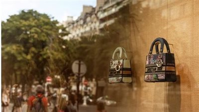 عمليات سرقة حقائب اليد الفاخرة في باريس سوق مربح للمجرمين 
