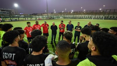قبل التوجه للمغرب.. أبو ريدة يحفز منتخب الشباب استعدادًا لكأس العالم