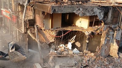 موت وخراب ديار.. صاحب المحل المشتعل بحريق شبرا: أكل عيشي ولع وبيتي اتهد