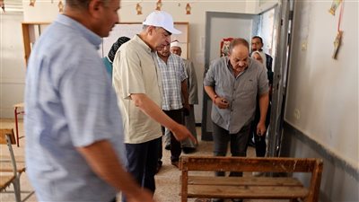 محافظ المنيا يتفقد مدارس بني مزار ويكتشف فصلًا مستخدمًا كـ «مكتب» | فيديو