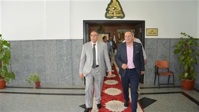 رئيس جامعة دمياط يتابع أعمال إنشاء المستشفى الجامعي الطلابي