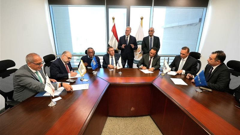 جانب من توقيع الاتفاقية