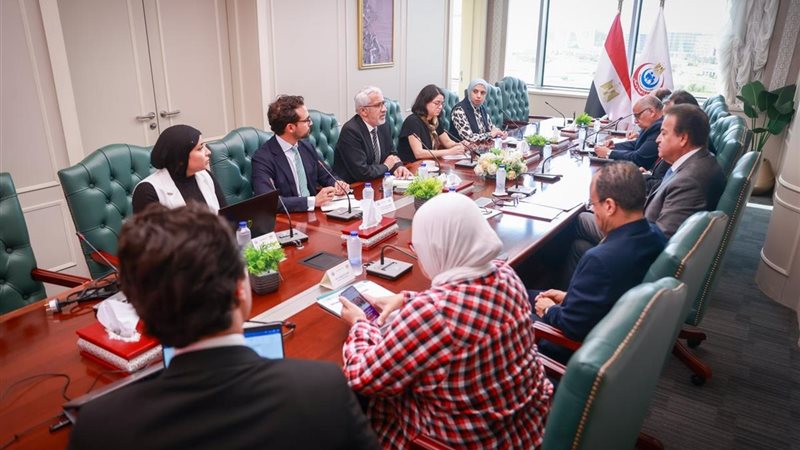 وزير الصحة الدكتور