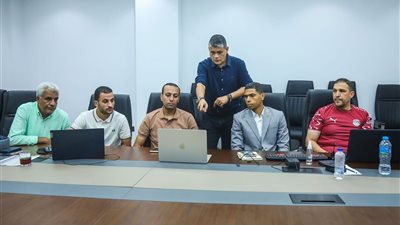 أوسكار رويز يفتح 