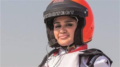 علياء عبد السلام أول إماراتية تشارك ببطولة العالم لزوارق الفورمولا 4