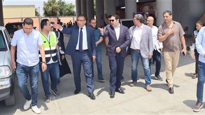 نائب وزير النقل يتفقد مجمع مواقف السيارات الجديد ببنى سويف