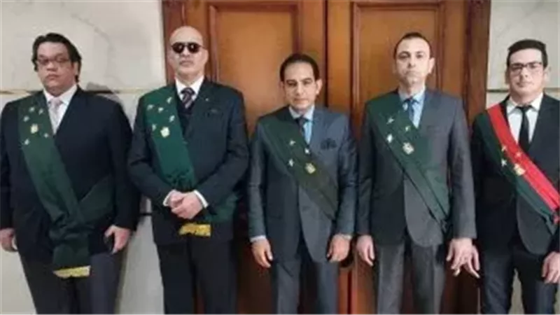 مستشارين