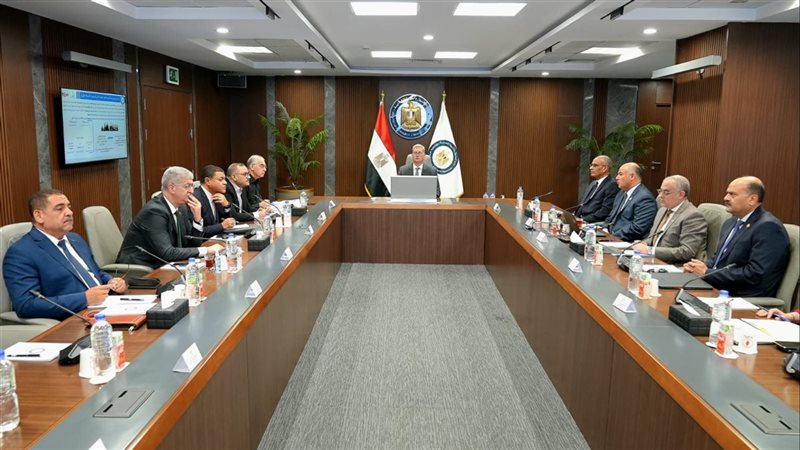 وزير البترول يتابع