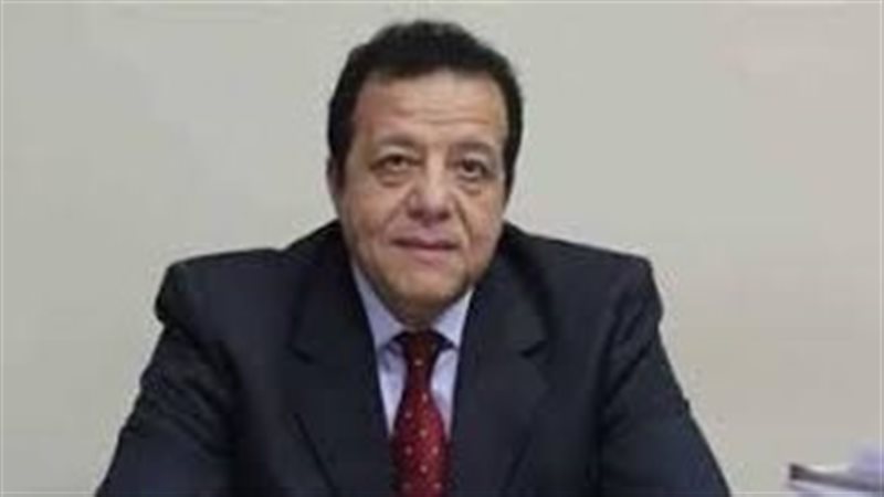 الدكتور عاطف عبد