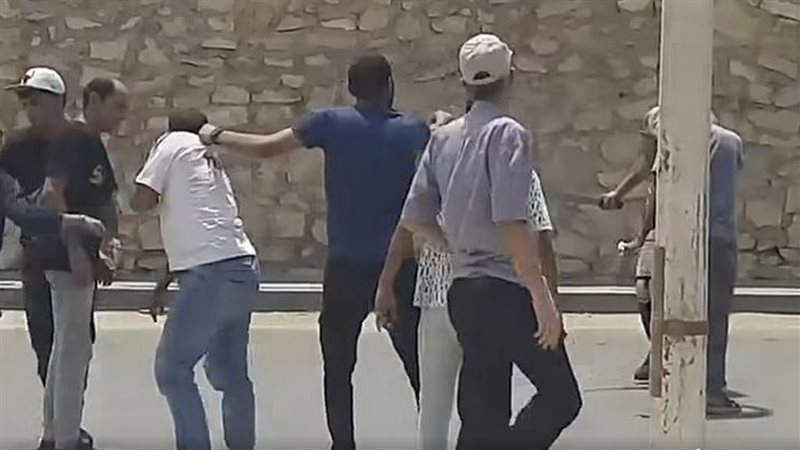 بلطجية يسحلون شاب