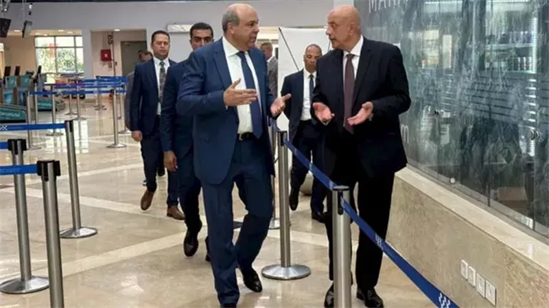 وزير الطيران أثناء