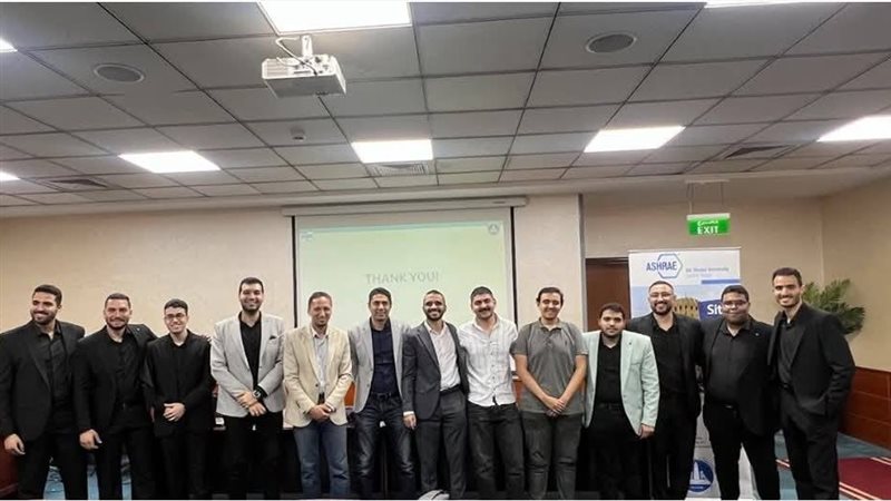 طلاب جامعة عين شمس