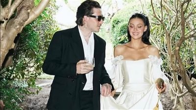 إطلالات أيقونية.. بروكلين بيكهام يجدد عهود زواجه بنيكولا بيلتز