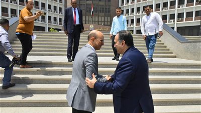 هشام أبو النصر يهنئ الدكتور أحمد المنشاوي بتجديد الثقة رئيسًا لجامعة أسيوط 