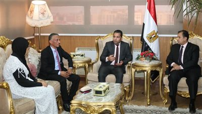 رئيس جامعة جنوب الوادي يستقبل وفد بنك فيصل الاسلامي لبحث أوجه التعاون المشترك 