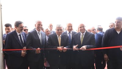 وزير التعليم العالي يفتتح المجمع الطبي لمؤسسة 