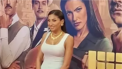 دينا الشربيني بإطلالة شبابية في العرض الخاص لفيلم 