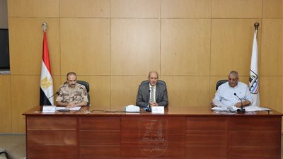 محافظ بني سويف يتابع شكاوى المواطنين ويعتمد حلولًا عاجلة لتحسين الخدمات