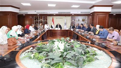 محافظ بني سويف يضع الرتوش الأخيرةلاستضافة مهرجان النباتات الطبية والعطرية 