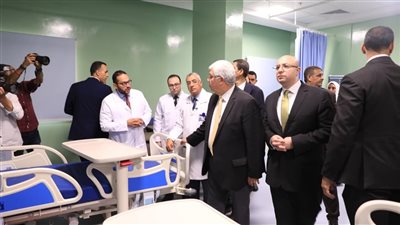 وزير التعليم العالي يفتتح المجمع الطبي لمؤسسة 