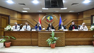 نائب وزير الصحة تستعرض المؤشرات السكانية وخطط التنمية لتعزيز الأهداف الصحية