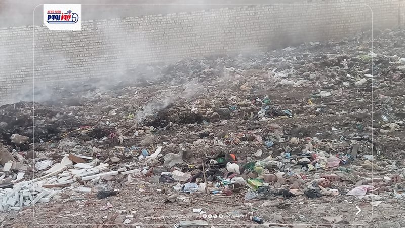 انتشار القمامة بالطريق