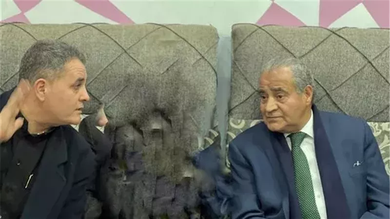 صورة العمدة مع الدكتور