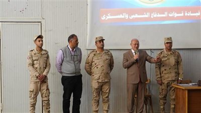 بهدف تعميق روح الولاء والإنتماء..رئيس جامعة سوهاج يتفقد دورات التربية الوطنية للطالبات