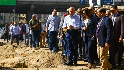 في زيارة رفقة محافظ القاهرة .. وزيرة التنمية المحلية توجه بسرعة الانتهاء من أعمال تطوير سوق العتبة بالموسكي