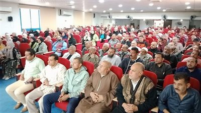 فهمي يترأس اجتماعًا موسعًا مع موظفي إدرة الفيوم الشبابية لمناقشة خطط تطوير الأنشطة الشبابية