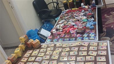 ضبط منشطات جنسية مجهولة المصدر و2700 قطعة شيكولاته منتهية الصلاحية بالفيوم 