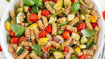 سلطة المكرونة بالحمص وعصير الكركديه بالأناناس.. أفكار صحية لعصائر وسلطات سفرة اليوم