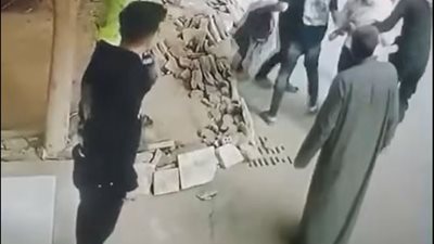 طالب ثانوي يطعن زميله بمطواة بعد خروجهم من المدرسة بالبدرشين